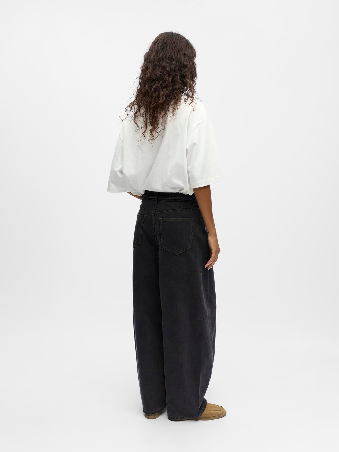 model_shot-back